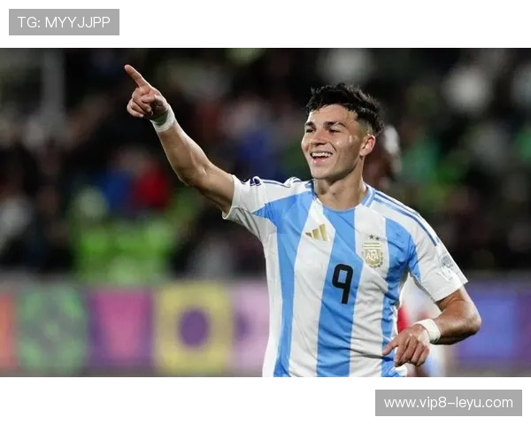 托洛伊加盟阿根廷足球队,后卫新星亮相