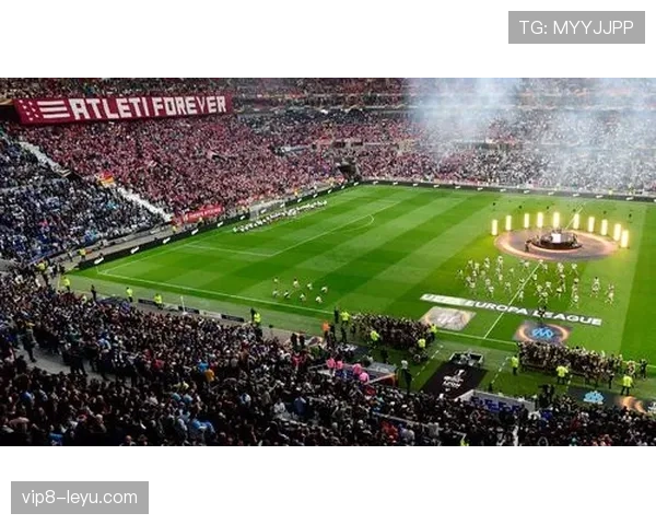 欧联杯决赛经典回顾：激情对决重温历史时刻，尽显足球魅力