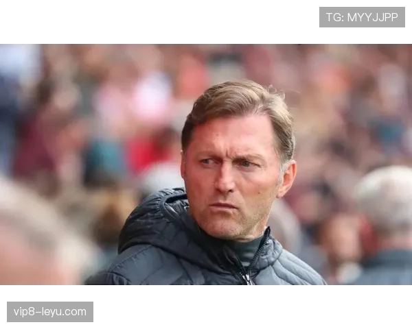 马尔蒂诺战术体系持续革新，全面提升球队整体表现与战术灵活性