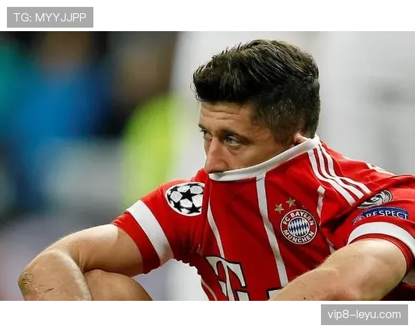 莱万多夫斯基职业生涯遗憾瞬间回顾：错失欧冠、国家队无冠成最大心结