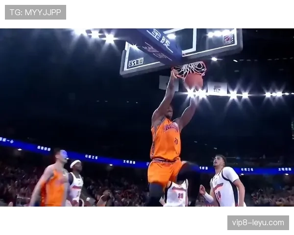 本·华莱士防守端高强度封锁对手内线篮板率明显提升