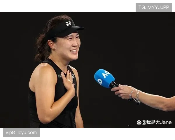 朱琳训练完直接啃鸡腿？这自律人设有点绷不住了